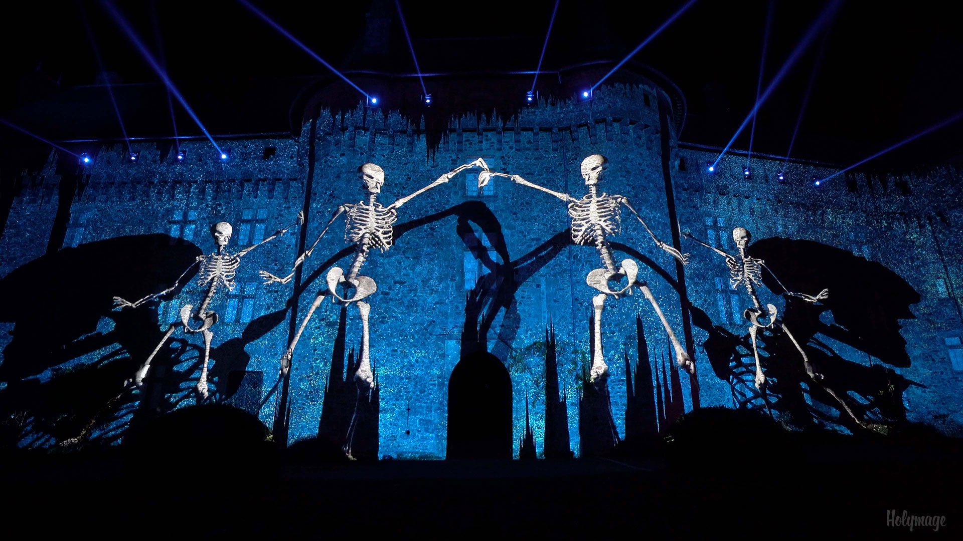 Video mapping Halloween - Pompadour - Danscing Skulls - 2022 - @Holymage - @Delacroixstudio